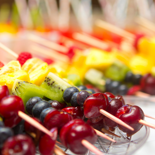 Bar de 25 brochettes de fruits frais